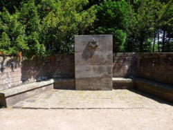 Neunkirchen, Gedenkstein auf dem Jüdischen Friedhof, 1950er Jahre. Foto: Wikimedia Commons, Gripweed