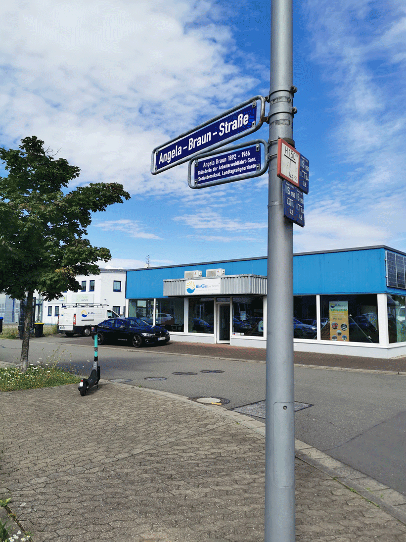 Nach Angela Braun (geb. Stratmann) wurde 1996 eine Straße im heutigen Industriegebiet in Burbach benannt, Foto: Landesjugendring Saar e.V.