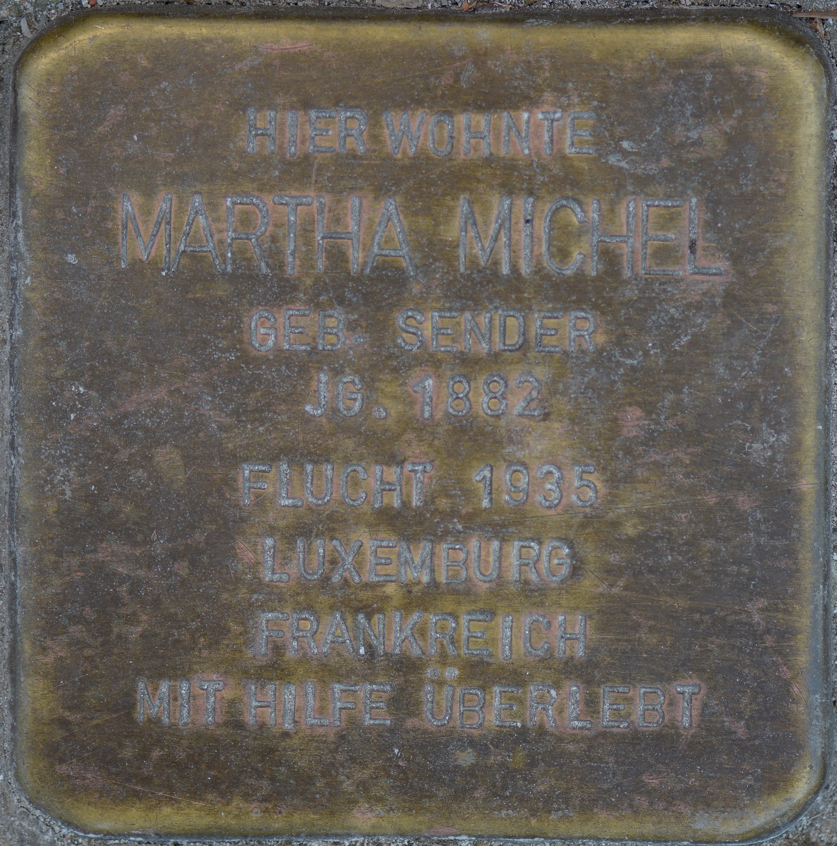 Stolperstein für Martha Michel in der Hauptstraße 80 in Illingen, Foto: Simon Mannweiler / Wikimedia Commons