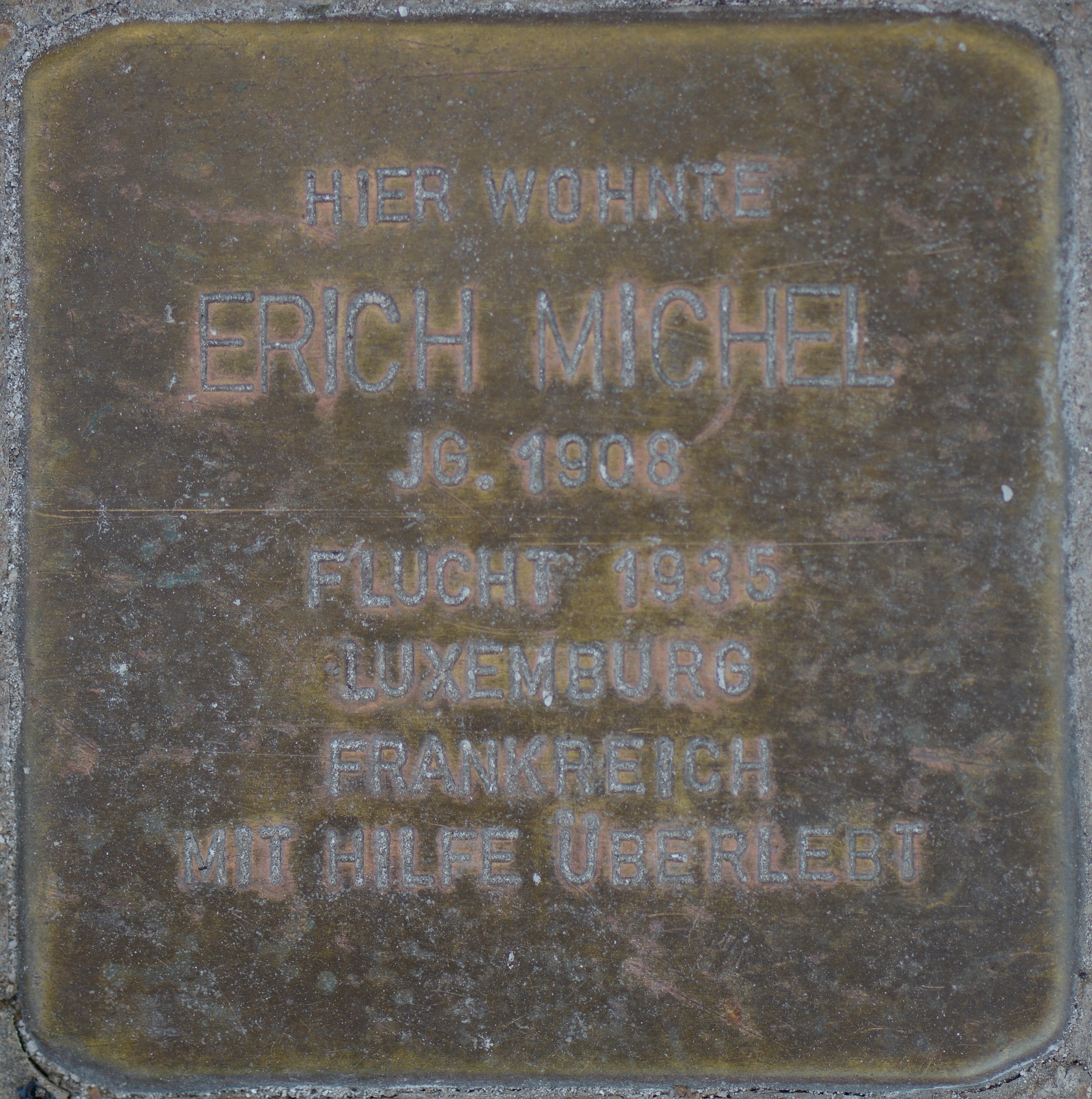 Stolperstein für Erich Michel in der Hauptstraße 80 in Illingen, Foto: Simon Mannweiler / Wikimedia Commons