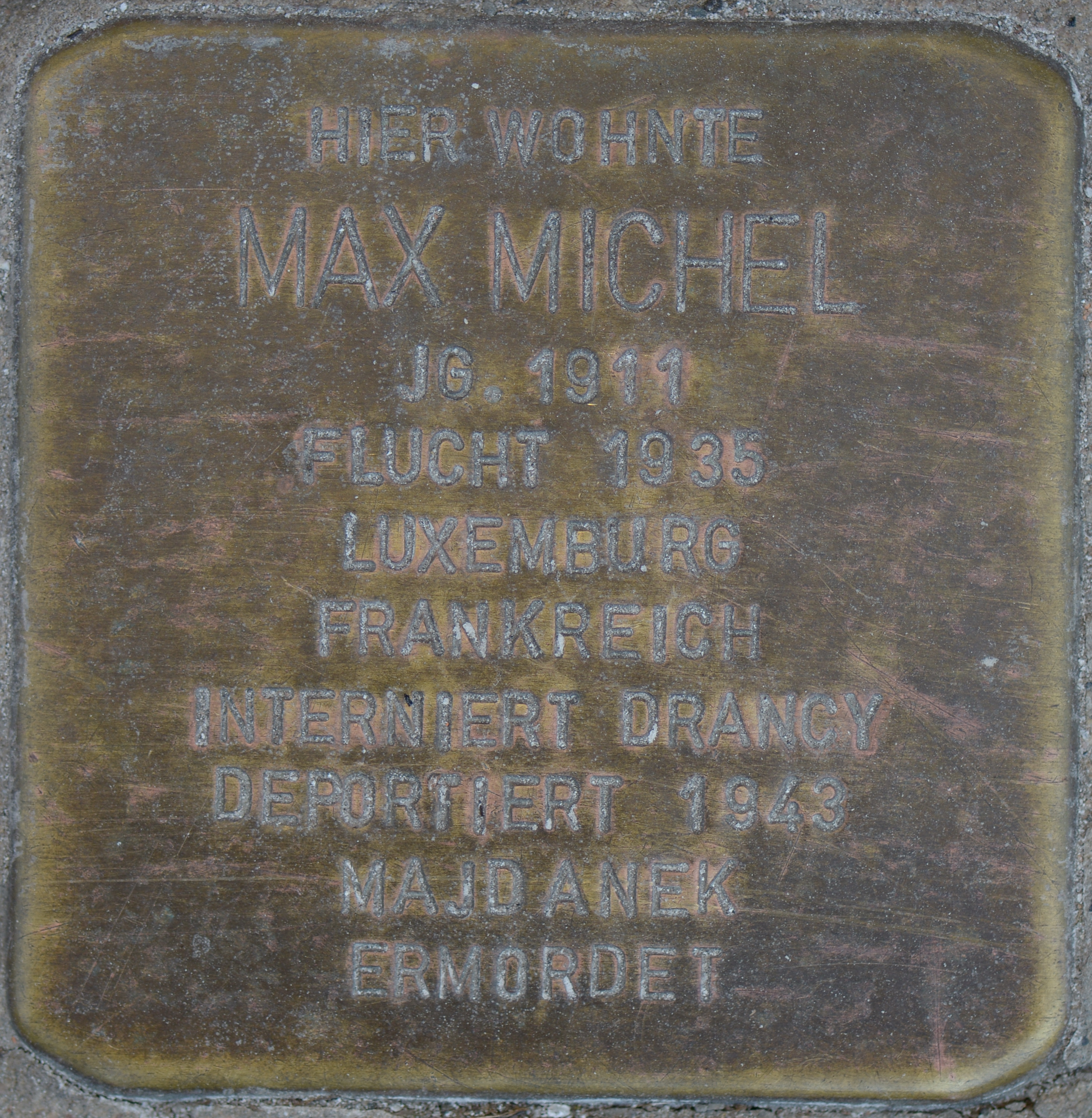 Stolperstein für Max Michel in der Hauptstraße 80 in Illingen, Foto: Simon Mannweiler / Wikimedia Commons