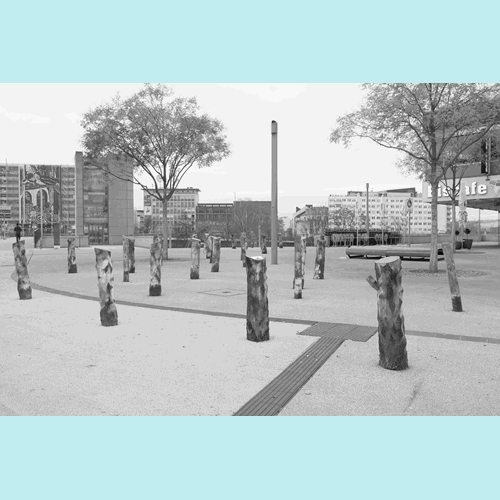Die Skulpturengruppe "Der unterbrochene Wald" von Ariel Auslender erinnert an die während der NS-Zeit ermordeten Jüdinnen und Juden aus dem Saarland, Foto: Manfred Weiss