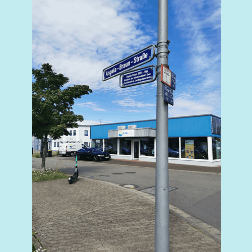 Nach Angela Braun (geb. Stratmann) wurde 1996 eine Straße im heutigen Industriegebiet in Burbach benannt, Foto: Landesjugendring Saar e.V.