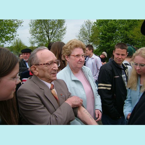 Alex Deutsch bei einer Gedenkveranstaltung an der Gedenkstätte Gestapo-Lager Neue Bremm im Jahr 2006. Foto: Initiative Neue Bremm