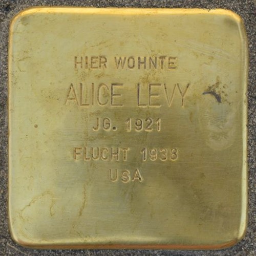 Stolperstein für Alice Levy in der Judengasse 1 in Illingen, Foto: Simon Mannweiler / Wikimedia Commons