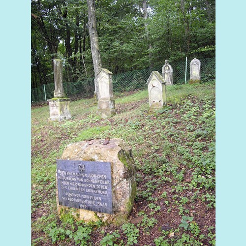 Gedenkstein auf dem Jüdischen Friedhof Gonnesweiler, 1980. Foto: Wikipedia Commons, L. Sieht