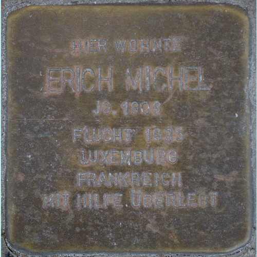 Stolperstein für Erich Michel in der Hauptstraße 80 in Illingen, Foto: Simon Mannweiler / Wikimedia Commons